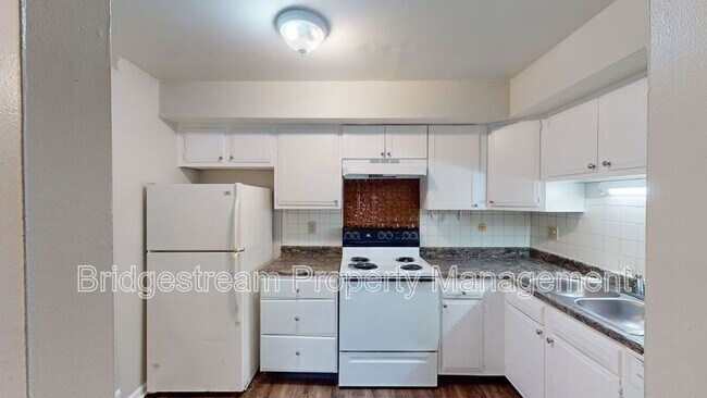 Photo - 481 N Broadway St