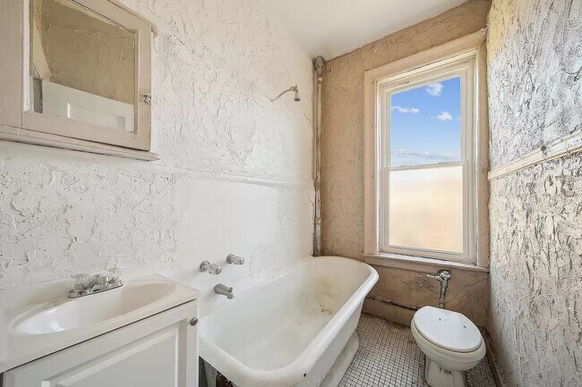 Photo - 374 S 2nd St