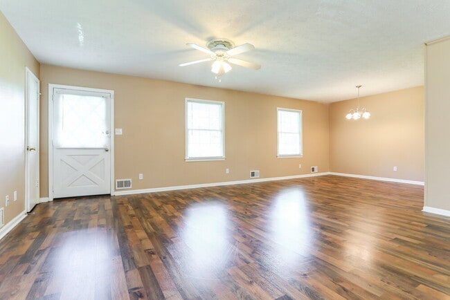 Photo - 2906 Elizabeth Ln