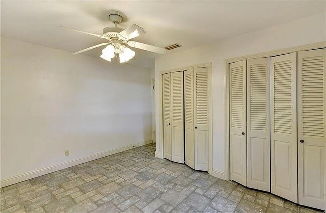 Building Photo - 2906 Greenlawn Pkwy