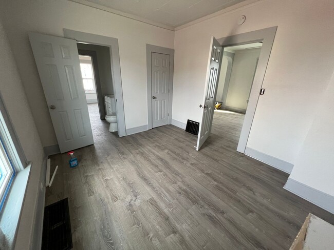 Building Photo - Newly remodeled house