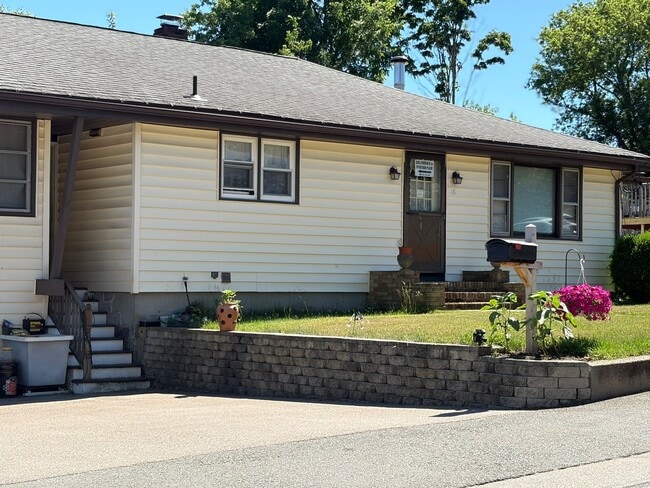 Photo - 18 Lawrence St Unit B