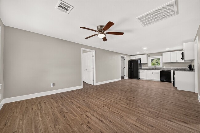 Photo - 1213 Allen St