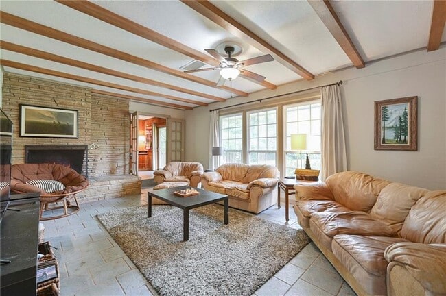 Photo - 833 Tanglewood Dr