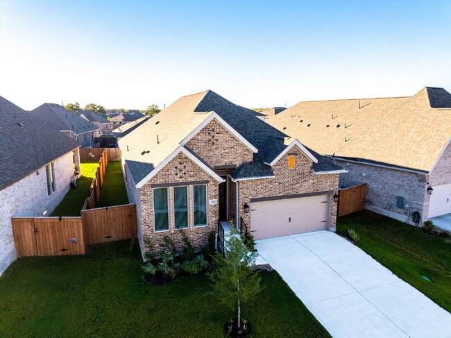 Photo - Elegant Home with Luxurious Features and R...