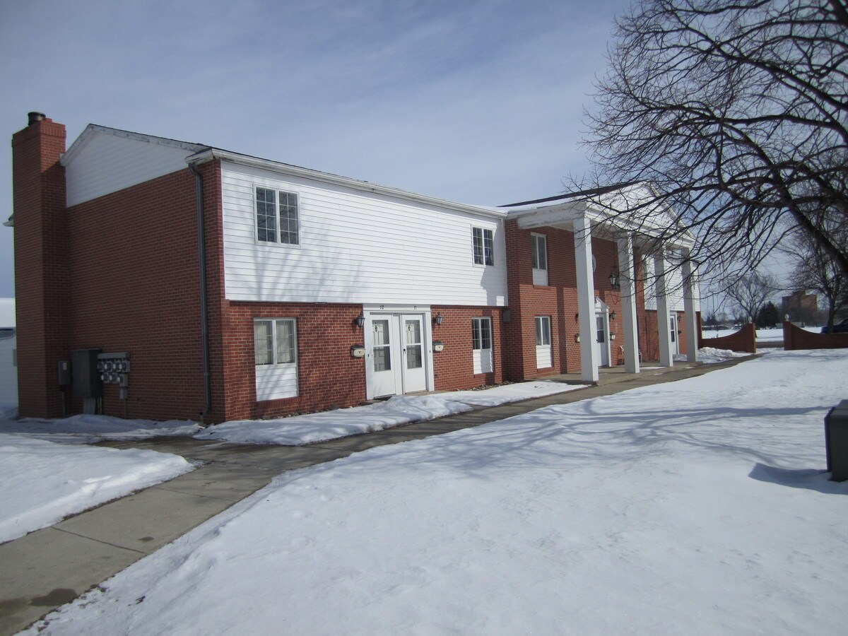 Auburn Apartments - Auburn Apartments