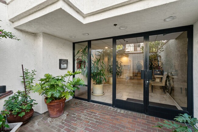 Building Entrance - 432 S Hamel Rd Unit Mansour