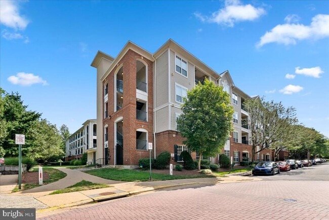 Building Photo - 4860 Eisenhower Ave Unit 489 Rental