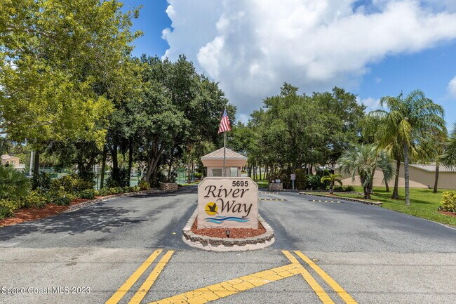 Photo - 271 Forecast Ln