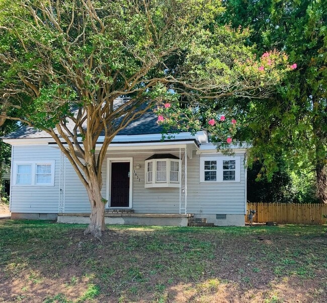 Photo - 3/2 Renovated House off West Broad Street!