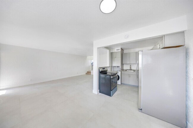 Photo - 20 NW 7th Ave