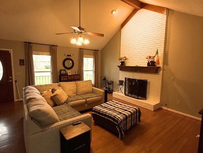 Photo - 303 Carlton Pl