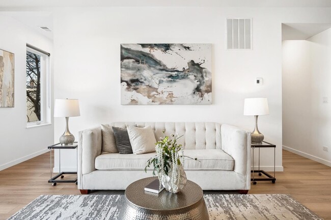 Photo - 204 S Leavitt St Unit 302