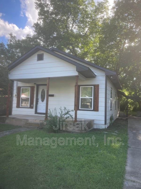 Building Photo - 241 3rd St NE Rental