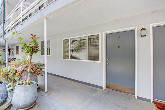 Photo - 303 California Ave, 3 blocks to the beach,...