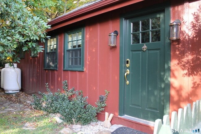 Photo - 1035 Southford Rd