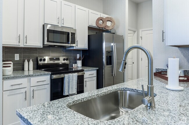 2BR, 2BA - 1,180SF - Kitchen - Lakewood Station