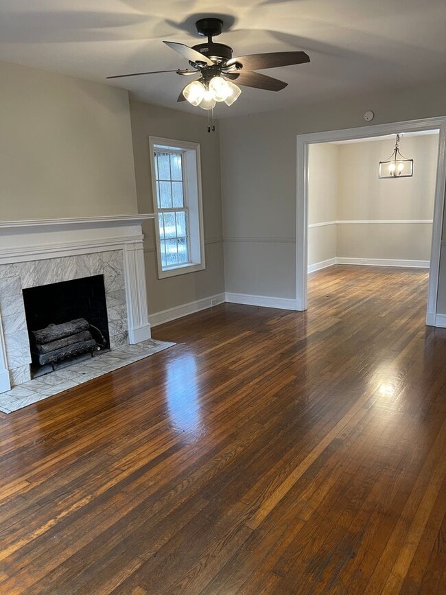 Photo - Live on Maple