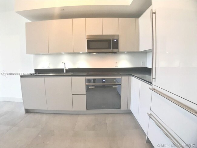 Photo - 1010 Brickell Ave Unidad 2810