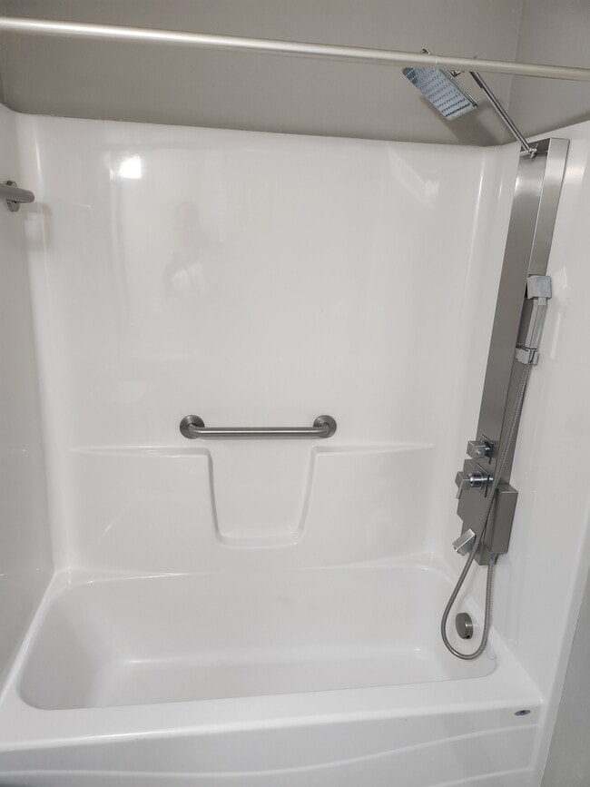 Shower - 2056 Clark St