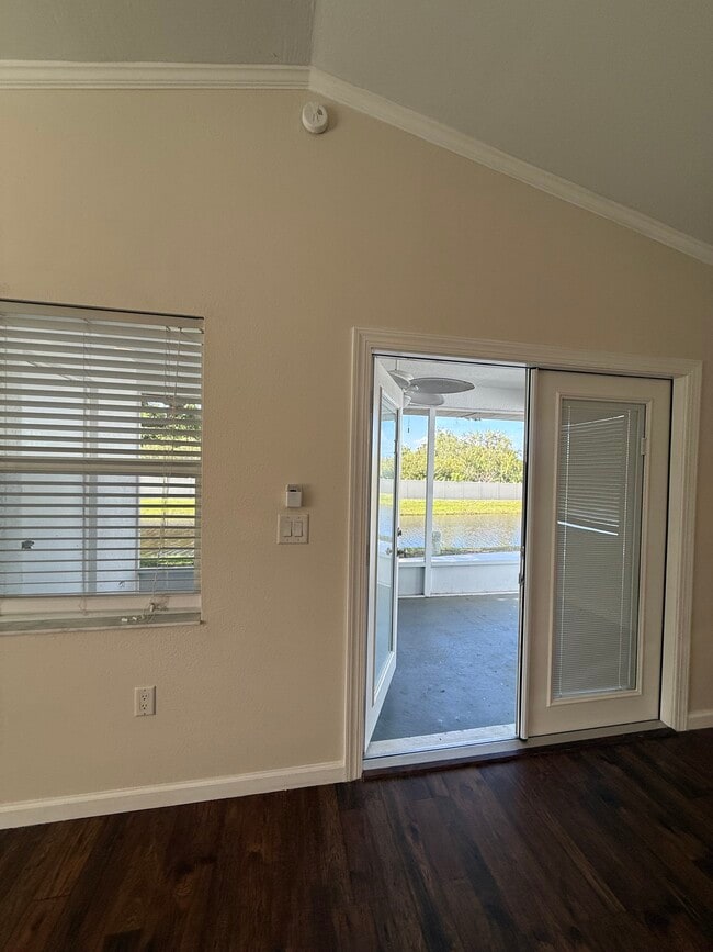 Photo - 107 58th St E