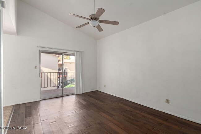 Building Photo - 1620 N Wilmot Rd Unit E258