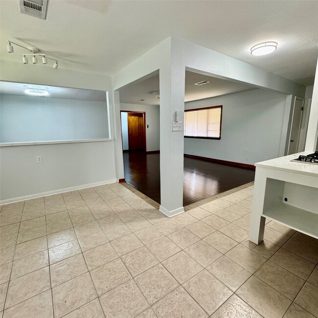 Photo - 1701 Gillette St