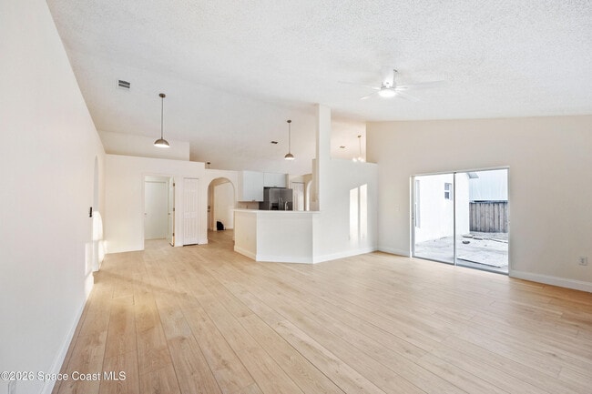 Photo - 320 Wisteria Ave NW