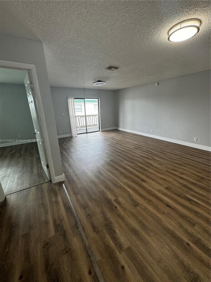 Photo - 708 SW 81st Ave Unidad 5B