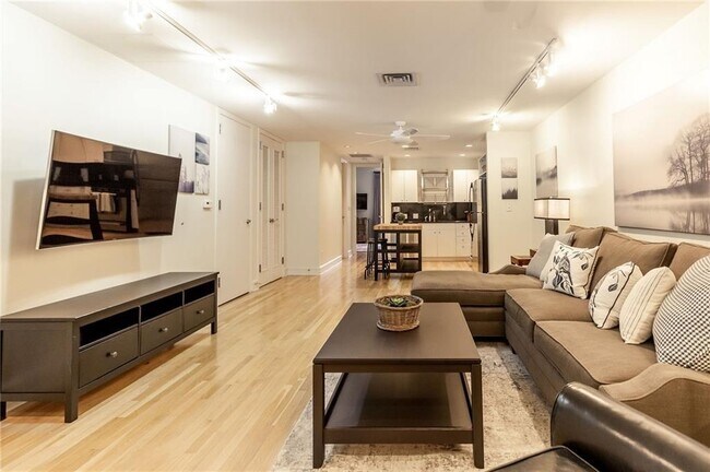 Photo - 901 W 9th St Unit 315