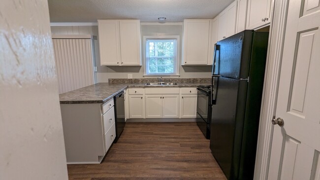 Building Photo - 319 Rhynewood Dr