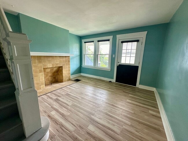 Building Photo - 929 Clarissa St