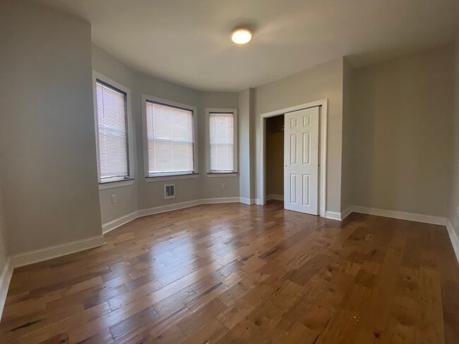 Living room - 3944 N 8th St Unit 2