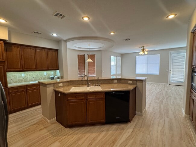Photo - 712 Pinnacle Heights Ln