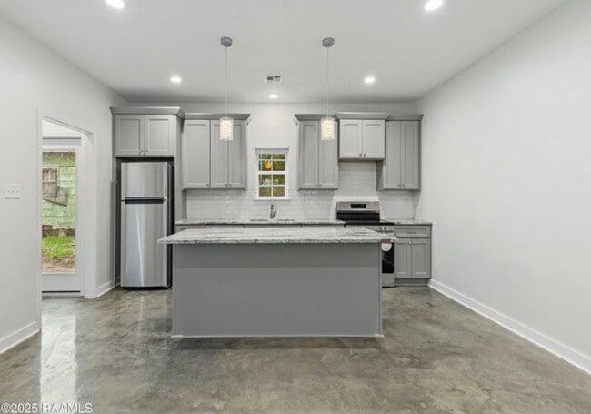 Building Photo - 204 Romero St