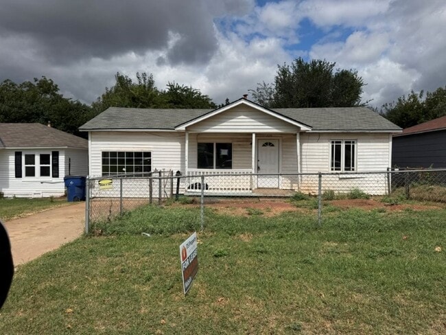 Building Photo - 2 bed one bath all new inside!