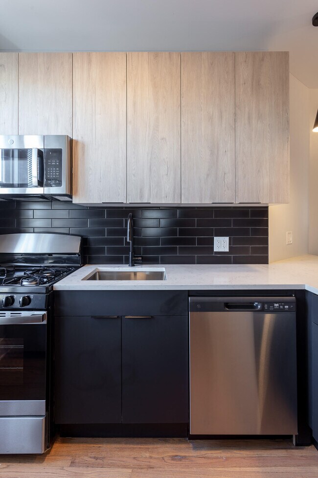 Photo - 4011 N Lowell Ave Unit 3W