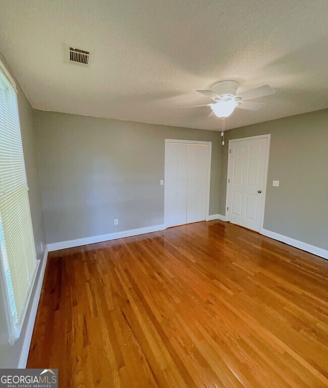 Photo - 102 Lipham St