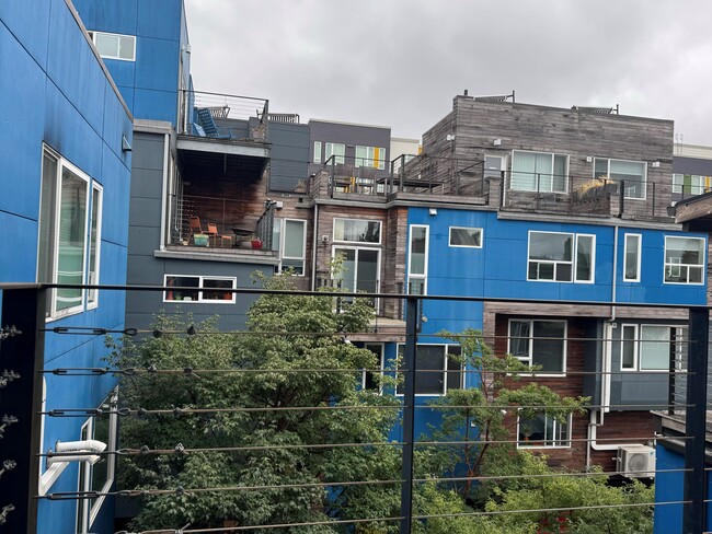 Building Photo - 107 19th Ave Unit B