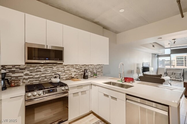 Building Photo - 353 E Bonneville Ave Unit 805 Rental