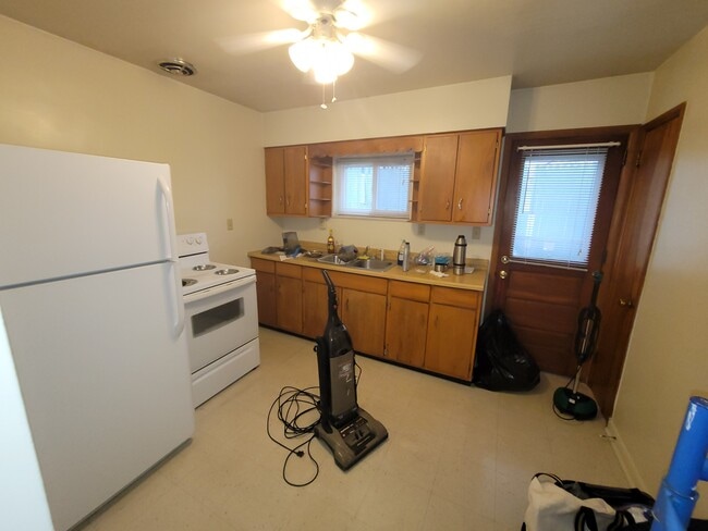Kitchen - 819 Ridgely Ave Unit 819