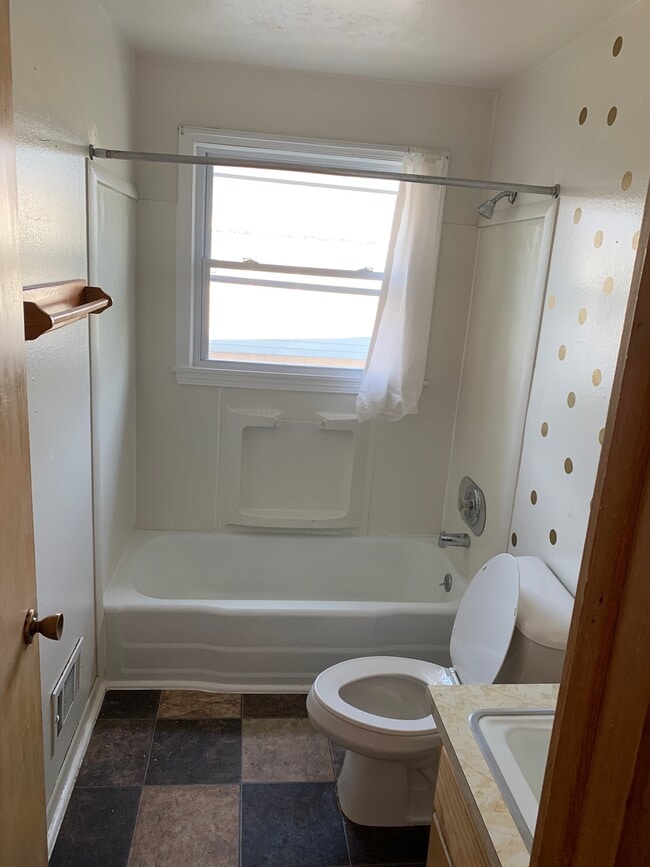 Photo - 9015 W Bender Ave Unidad #4