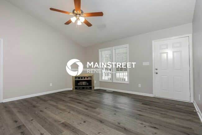 Photo - 3 Bedroom Pet-Friendly Home in Zebulon, NC with Main Street Renewal