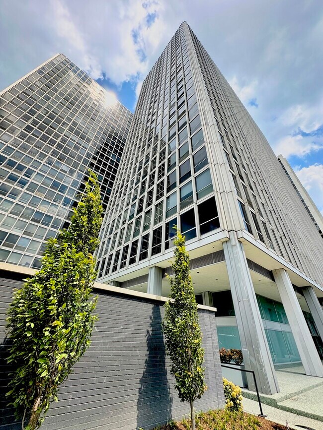 Building Photo - 330 W Diversey Pkwy Unit 2509 Rental