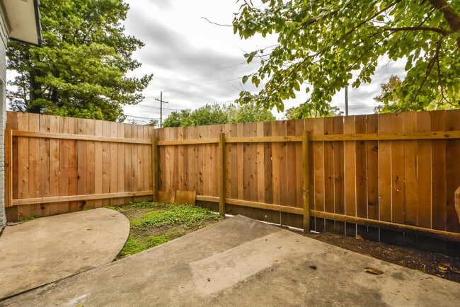 Muller Sq yard 110.jpg - Mueller Square