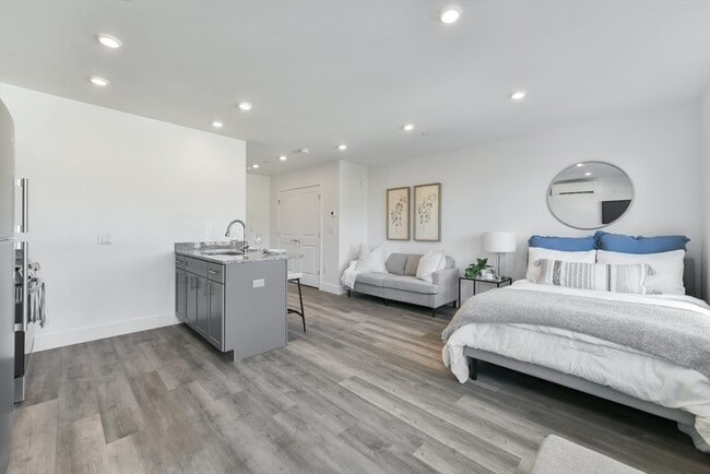 Building Photo - 585 Essex St Unit PH 603 Rental