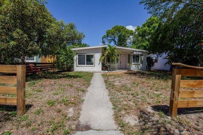 Building Photo - 325 42nd Ave N