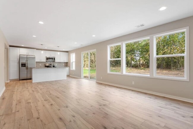 Photo - 737 Butternut Dr