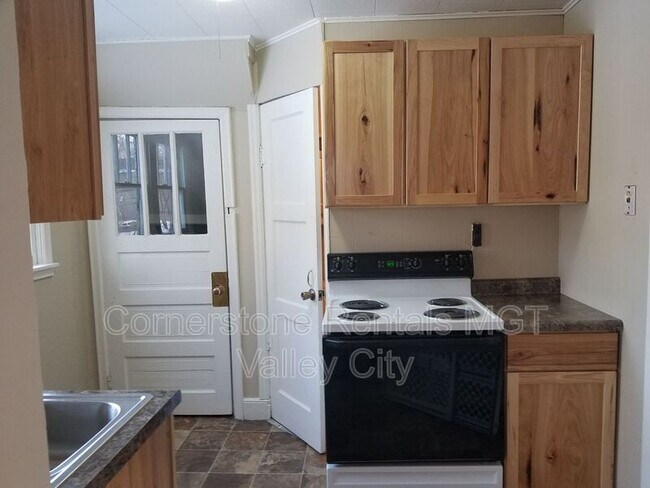 Photo - 233 8th Ave NE