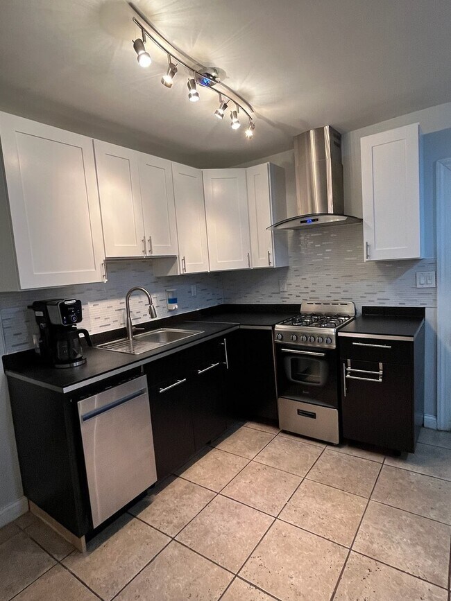 Photo - 3227 W Beach Ave Unidad G